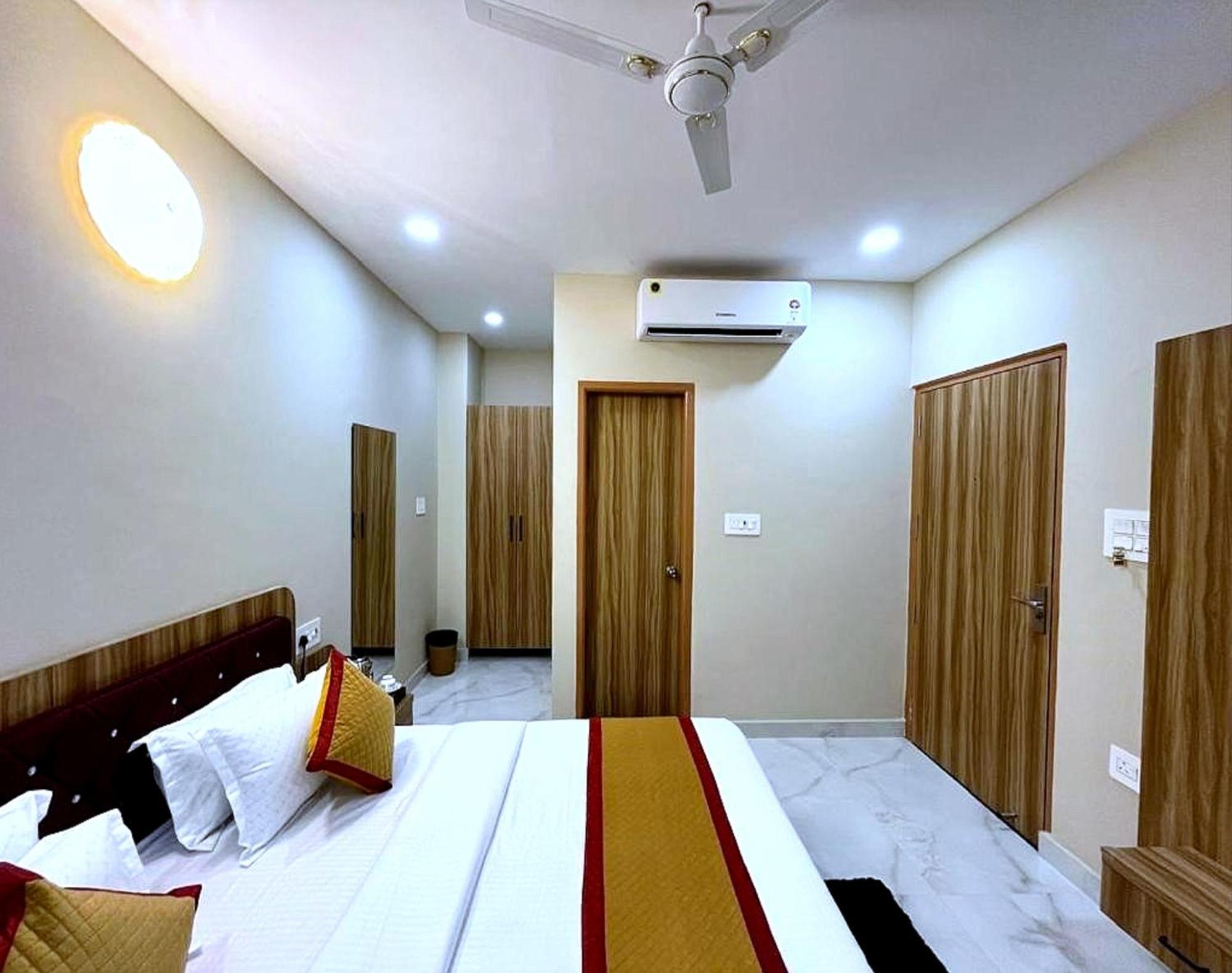 Hotel Vrinda Niddhivan ! Fully Ac, Prem Mandir At Walking Distance ! Just Near The Iskcon Temple Vrindavan Bagian luar foto