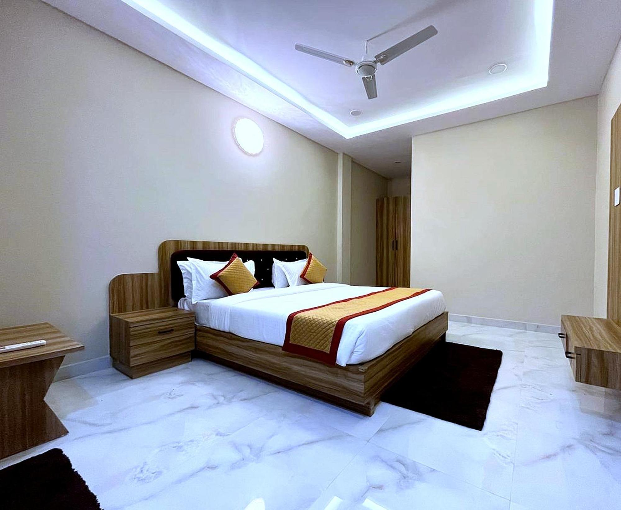 Hotel Vrinda Niddhivan ! Fully Ac, Prem Mandir At Walking Distance ! Just Near The Iskcon Temple Vrindavan Bagian luar foto